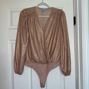 Women’s shirt size M